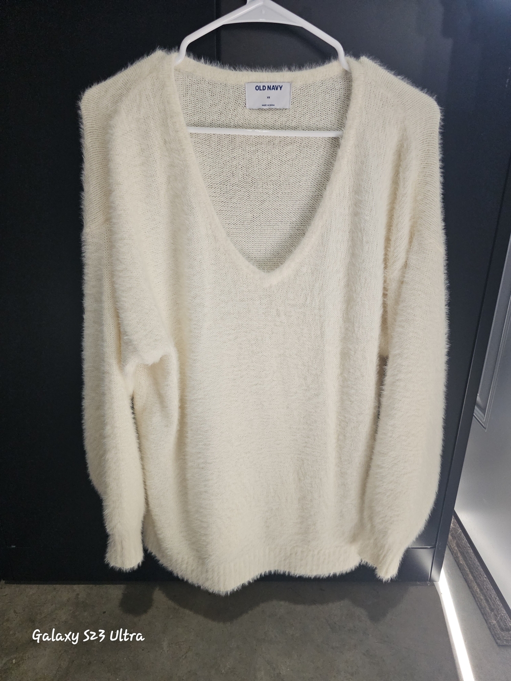 Old Navy Cream Fuzzy V-Neck Pullover Sweater